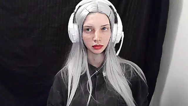 Crimson Lady online show from 05-29-26, 06:47