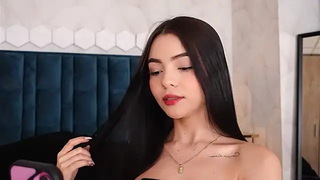 Snapshot of NicoleeNash chatting on 05-25-26, 04:45 NicoleeNash online show from 05-25-26, 04:45