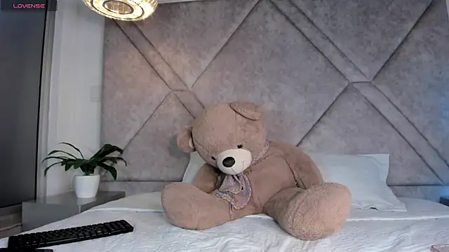 kendall Milleer online show from 07-06-26, 04:08