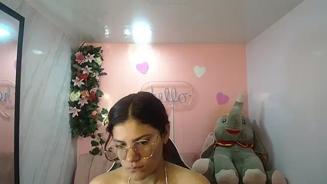 Snapshot of Scarlett_jhonson_ch chatting on 04-15-26, 12:53 Scarlett jhonson ch online show from 04-15-26, 12:53