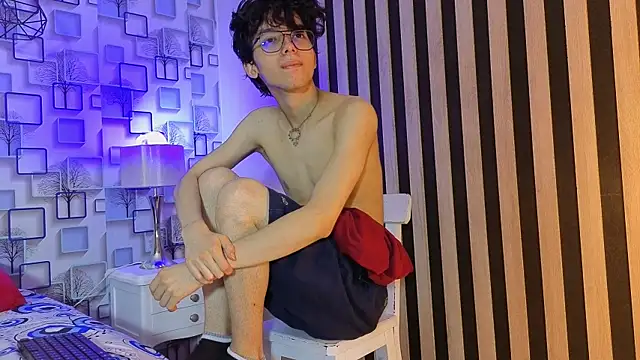 Snapshot of Twink_Sebas7 chatting on 04-09-26, 12:11 Twink Sebas7 online show from 04-09-26, 12:11