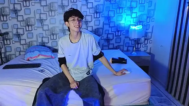 Snapshot of Twink_Sebas7 chatting on 07-12-26, 12:28 Twink Sebas7 online show from 07-12-26, 12:28