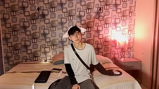 Snapshot of Twink_Sebas7 chatting on 07-25-26, 07:31 Twink Sebas7 online show from 07-25-26, 07:31