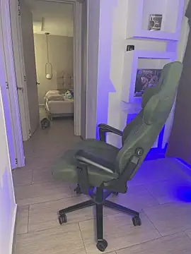 Snapshot of Thiago___ chatting on 04-11-26, 05:05 Thiago online show from 04-11-26, 05:05