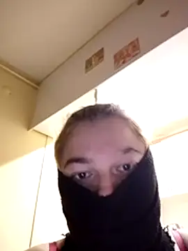 Snapshot of cansu27 chatting on 04-14-26, 08:47 cansu27 online show from 04-14-26, 08:47