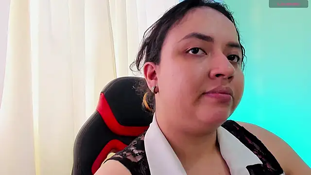 Snapshot of Cassle_ibarra_x chatting on 05-20-26, 06:16 Cassle ibarra x online show from 05-20-26, 06:16