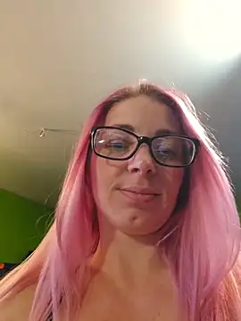 Snapshot of Summer_Taz7 chatting on 05-21-26, 03:42 Summer Taz7 online show from 05-21-26, 03:42