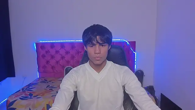 Snapshot of skinny_sam chatting on 05-21-26, 03:37 skinny sam online show from 05-21-26, 03:37
