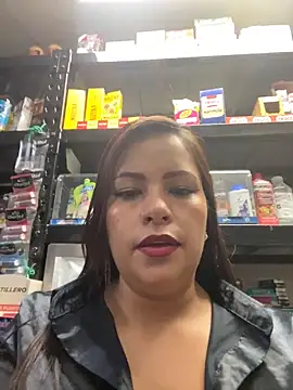 Snapshot of MIA_ROSSEEE chatting on 05-15-26, 10:35 MIA ROSSEEE online show from 05-15-26, 10:35