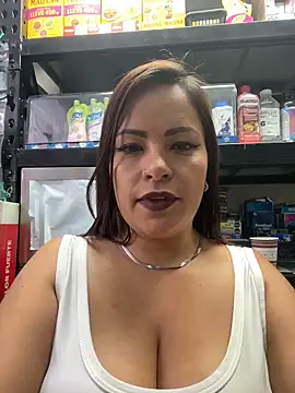 Snapshot of MIA_ROSSEEE chatting on 05-28-26, 01:17 MIA ROSSEEE online show from 05-28-26, 01:17