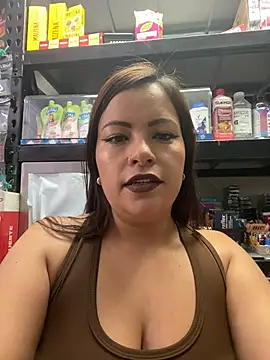Snapshot of MIA_ROSSEEE chatting on 05-23-26, 01:32 MIA ROSSEEE online show from 05-23-26, 01:32