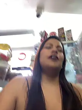 MIA ROSSEEE online show from 06-16-26, 08:09