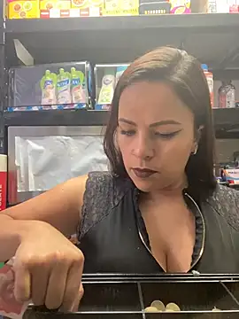 Snapshot of MIA_ROSSEEE chatting on 06-10-26, 08:54 MIA ROSSEEE online show from 06-10-26, 08:54