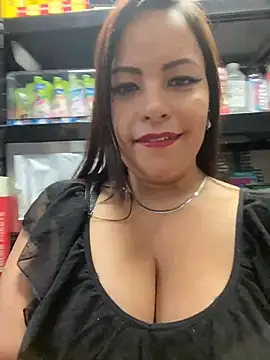 Snapshot of MIA_ROSSEEE chatting on 05-26-26, 12:36 MIA ROSSEEE online show from 05-26-26, 12:36