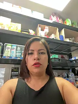 Snapshot of MIA_ROSSEEE chatting on 05-31-26, 02:01 MIA ROSSEEE online show from 05-31-26, 02:01