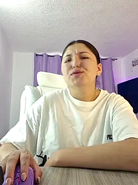 Snapshot of Celestee_21 chatting on 05-31-26, 08:20 Celestee 21 online show from 05-31-26, 08:20