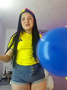 Snapshot of Celestee_21 chatting on 06-18-26, 01:48 Celestee 21 online show from 06-18-26, 01:48