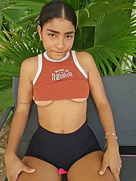 Snapshot of Milu_Luthor chatting on 05-11-26, 02:45 Milu Luthor online show from 05-11-26, 02:45
