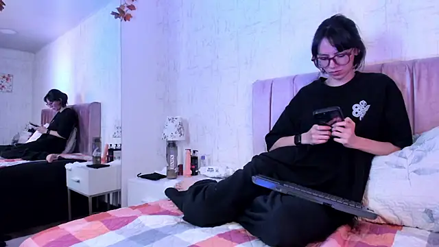 Snapshot of Alis_Roze chatting on 06-11-26, 01:49 Alis Roze online show from 06-11-26, 01:49