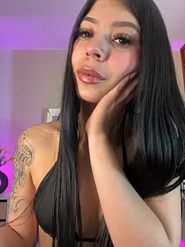 Snapshot of sweett_sophie1 chatting on 07-11-26, 12:00 sweett sophie1 online show from 07-11-26, 12:00