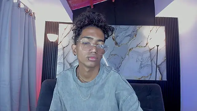 triiangel latinboy online show from 05-17-26, 01:11