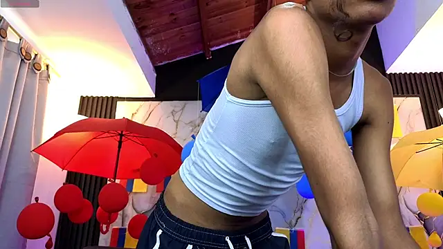 Snapshot of triiangel_latinboy chatting on 07-09-26, 12:37 triiangel latinboy online show from 07-09-26, 12:37