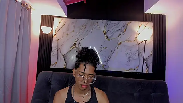 triiangel latinboy online show from 05-18-26, 12:32