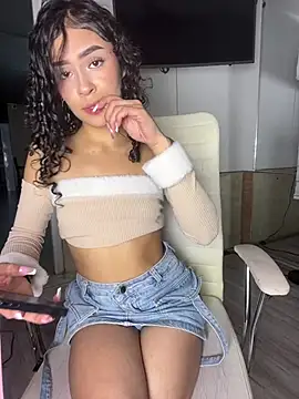 Snapshot of AlanaMartinez_Pink chatting on 05-29-26, 02:06 AlanaMartinez Pink online show from 05-29-26, 02:06