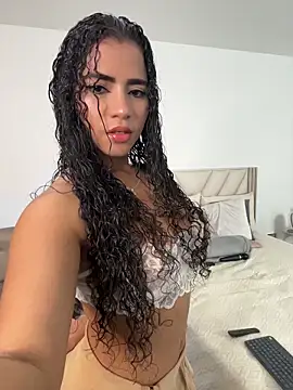 Snapshot of ZaraReyes chatting on 05-11-26, 12:17 ZaraReyes online show from 05-11-26, 12:17