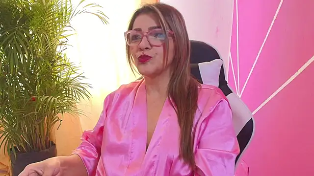 Snapshot of CarolMis_79 chatting on 06-02-26, 01:00 CarolMis 79 online show from 06-02-26, 01:00