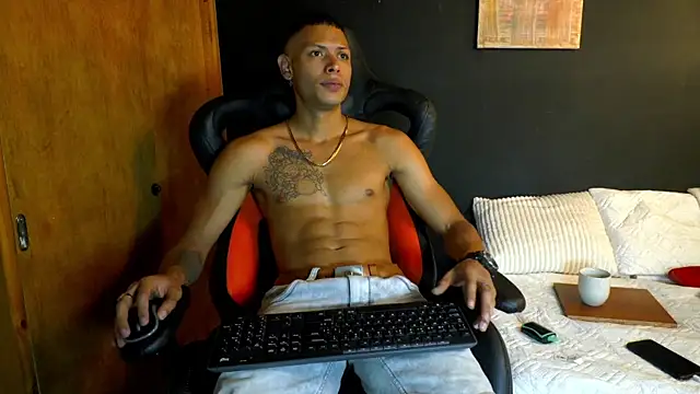 Snapshot of nicolas_valmont chatting on 07-28-26, 08:01 nicolas valmont online show from 07-28-26, 08:01