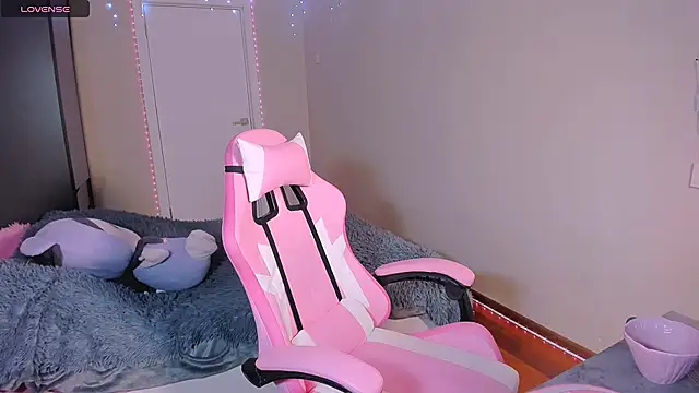 Mikaella Nicole online show from 04-10-26, 08:27