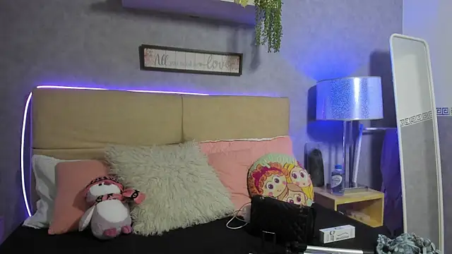 RoxaneBrown online show from 07-10-26, 07:36