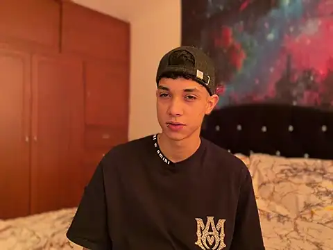 Snapshot of RoughDiamond_ chatting on 04-26-26, 02:47 RoughDiamond online show from 04-26-26, 02:47