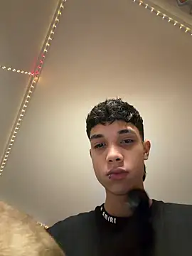 Snapshot of RoughDiamond_ chatting on 04-22-26, 11:11 RoughDiamond online show from 04-22-26, 11:11