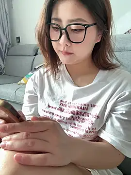 Snapshot of Mu-Mu520 chatting on 04-14-26, 05:45 Mu-Mu520 online show from 04-14-26, 05:45