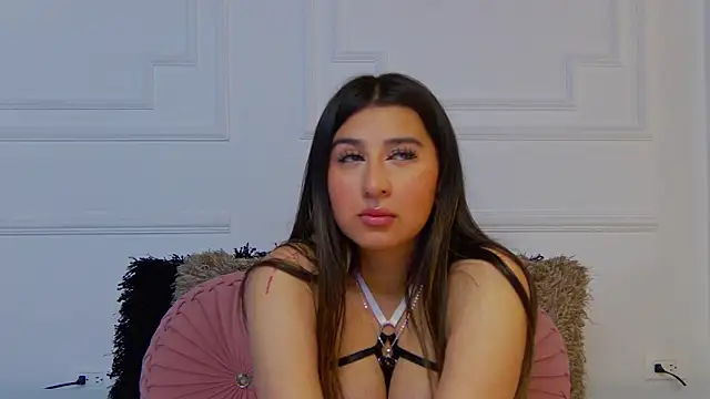 Snapshot of ShannonBannks chatting on 05-19-26, 02:35 ShannonBannks online show from 05-19-26, 02:35