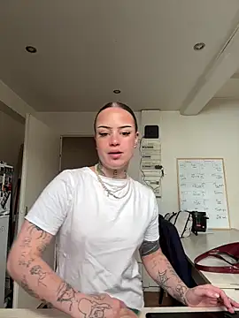 liloutatoou online show from 04-15-26, 12:21