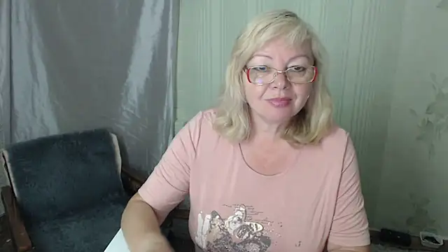 Snapshot of LavandaMay chatting on 06-21-26, 08:25 LavandaMay online show from 06-21-26, 08:25