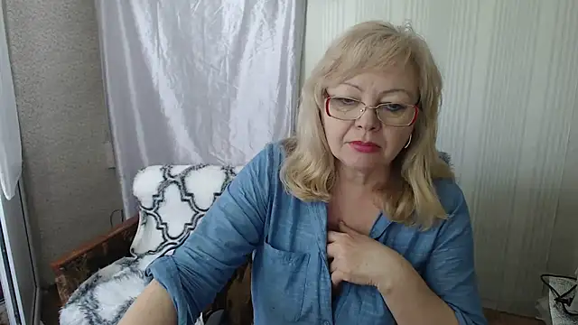 Snapshot of LavandaMay chatting on 04-29-26, 10:52 LavandaMay online show from 04-29-26, 10:52
