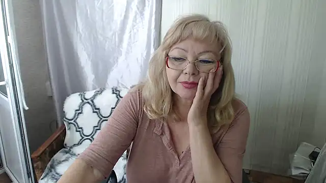 Snapshot of LavandaMay chatting on 04-30-26, 08:10 LavandaMay online show from 04-30-26, 08:10