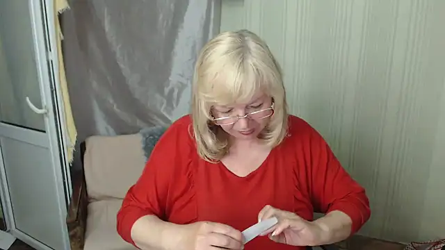 Snapshot of LavandaMay chatting on 05-19-26, 08:27 LavandaMay online show from 05-19-26, 08:27