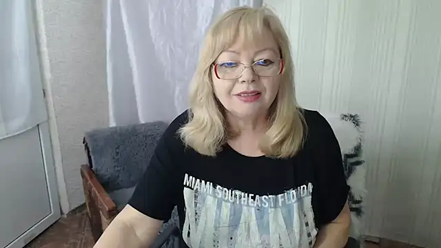 Snapshot of LavandaMay chatting on 04-20-26, 08:28 LavandaMay online show from 04-20-26, 08:28