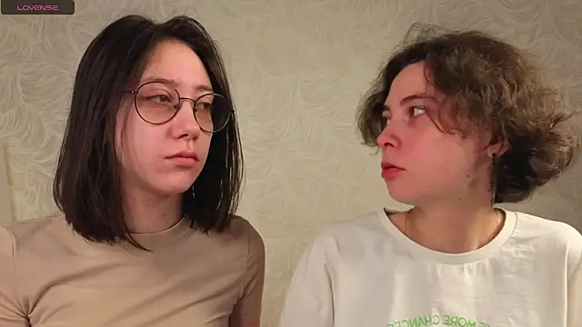 Snapshot of AllisonKierce chatting on 05-17-26, 03:06 AllisonKierce online show from 05-17-26, 03:06