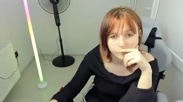 Snapshot of GoldenKiss chatting on 05-26-26, 12:36 GoldenKiss online show from 05-26-26, 12:36