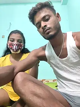 Snapshot of Hot-Couple4 chatting on 05-04-26, 04:32 Hot-Couple4 online show from 05-04-26, 04:32