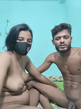 Snapshot of Hot-Couple4 chatting on 06-11-26, 12:32 Hot-Couple4 online show from 06-11-26, 12:32