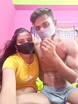 Snapshot of Hot-Couple4 chatting on 04-18-26, 10:17 Hot-Couple4 online show from 04-18-26, 10:17