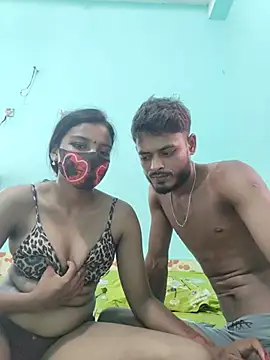 Snapshot of Hot-Couple4 chatting on 06-03-26, 11:00 Hot-Couple4 online show from 06-03-26, 11:00