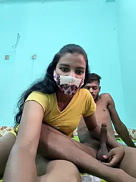 Snapshot of Hot-Couple4 chatting on 05-05-26, 07:00 Hot-Couple4 online show from 05-05-26, 07:00